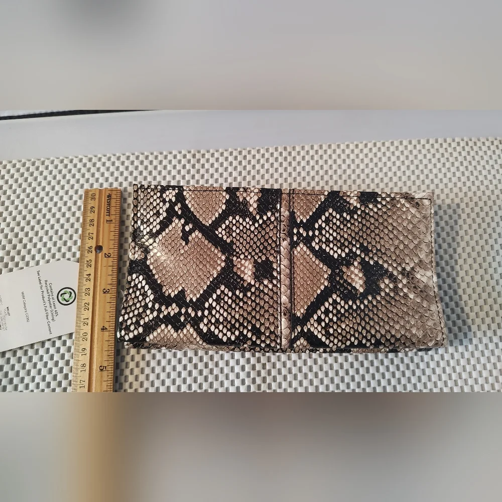 Time and Tru Women's Kinsley Wallet, Snake NWT